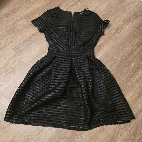 Romeo & Juliet Couture Black Textured Mini Dress - Picture 2 of 7